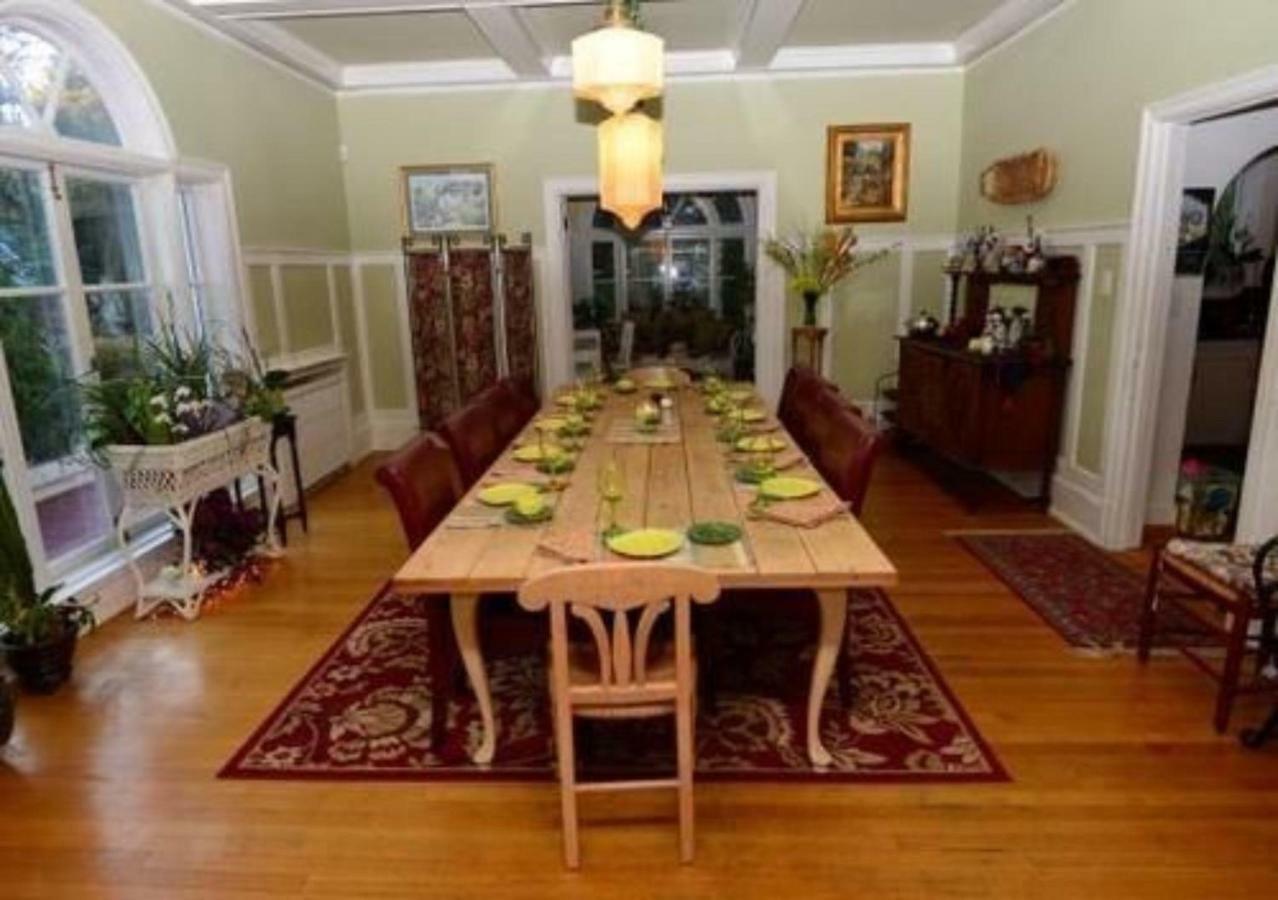 The Villa Bed & Breakfast (Adults Only) Tacoma Ngoại thất bức ảnh
